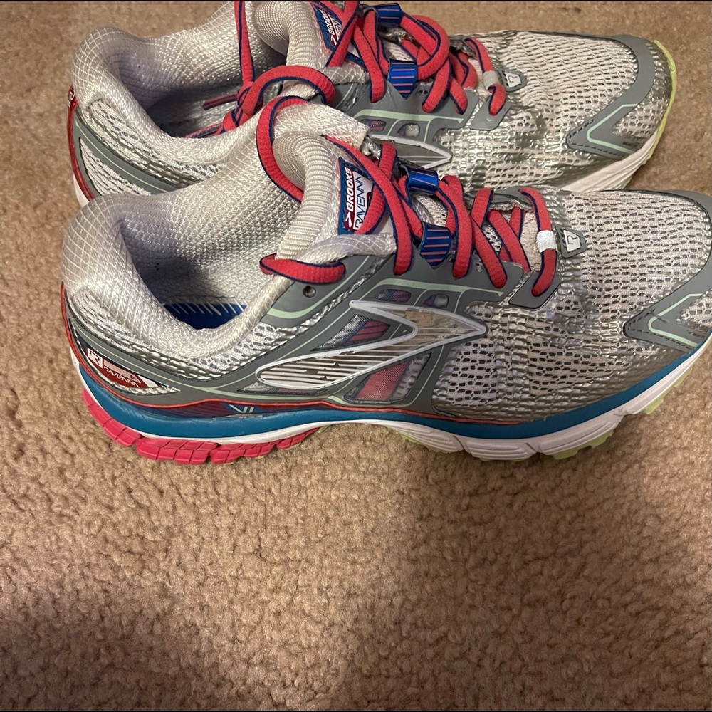 Brooks in good condition insoles removed